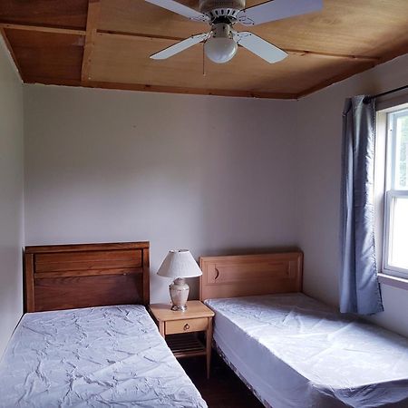 Marble Lake Lodge Cloyne Kamer foto