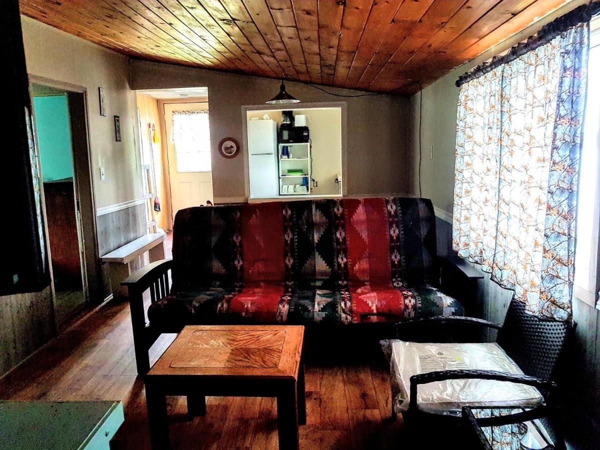 Marble Lake Lodge Cloyne Buitenkant foto