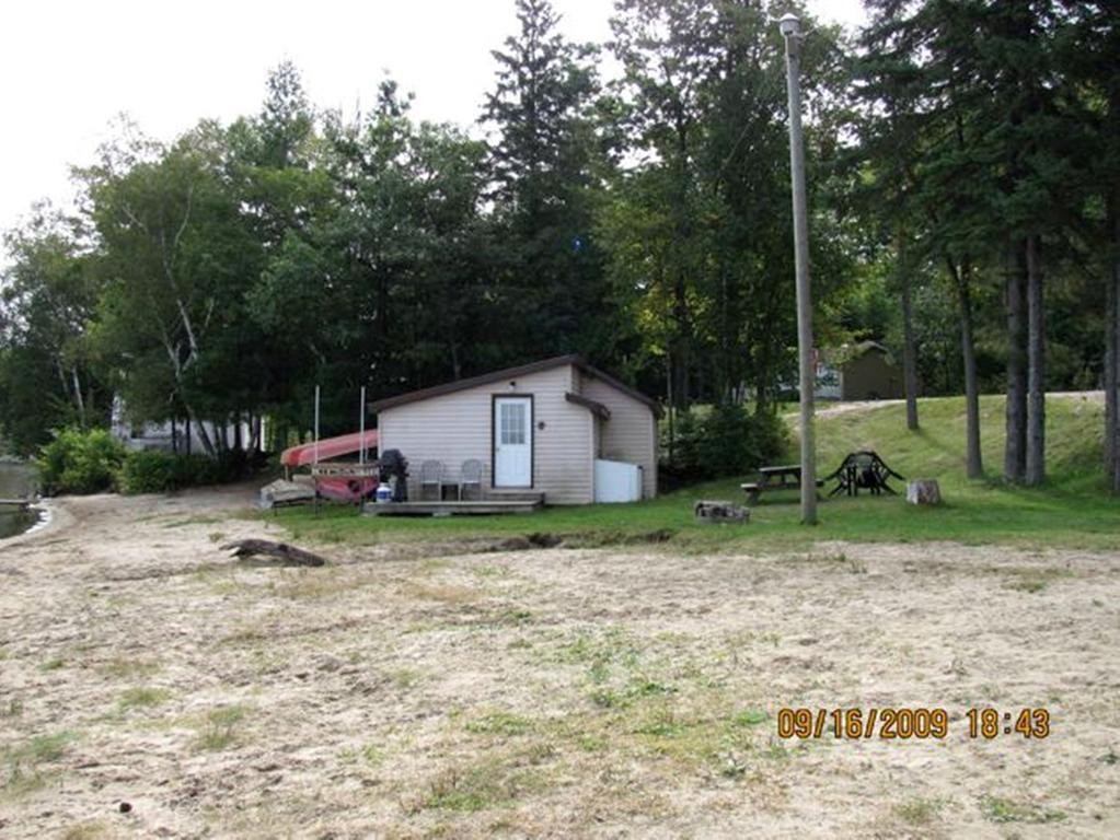 Marble Lake Lodge Cloyne Kamer foto