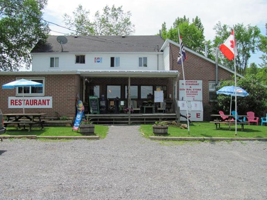 Marble Lake Lodge Cloyne Buitenkant foto